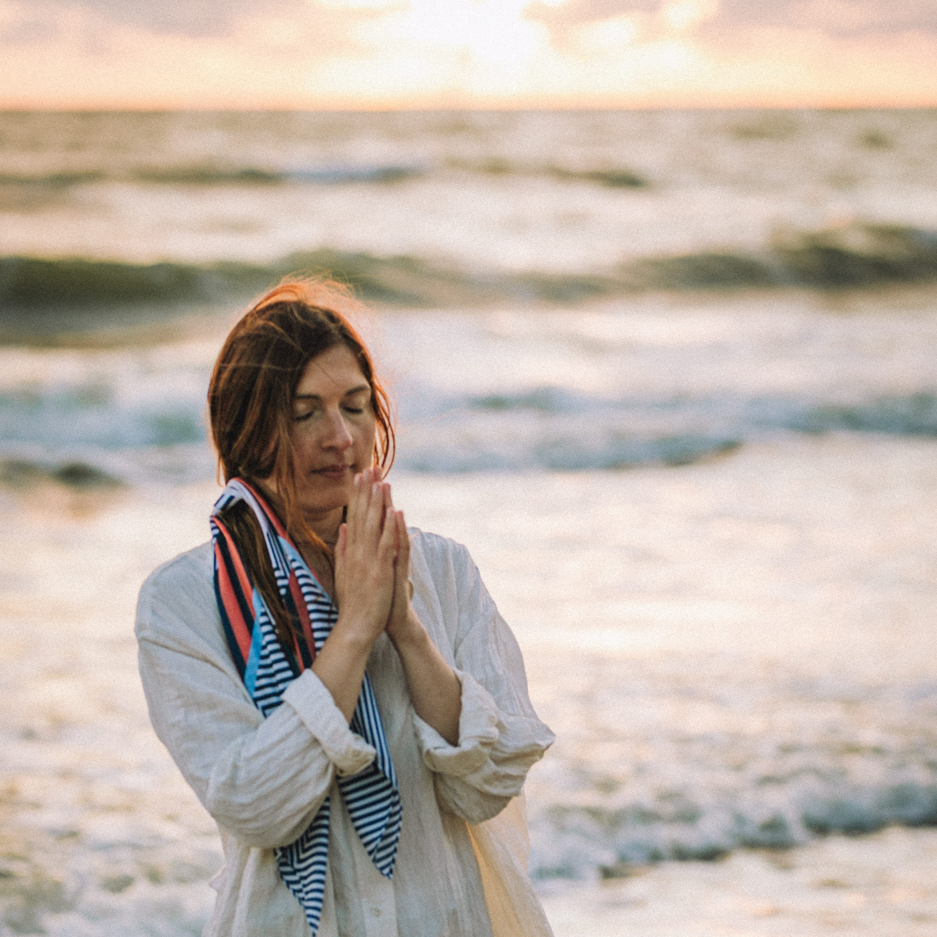 Šokiai Klaipėdoje suaugusiems. Jūra spalvų. Autentiškas šokis. Meditacija. Saviugda. Ritualai. Laisvė būti savimi. Terapija.